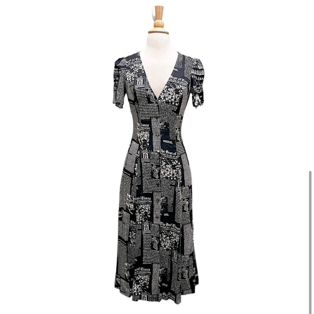 Reformation Lochlin Dress in Zine Newsprint Size 2, short sleeve midi